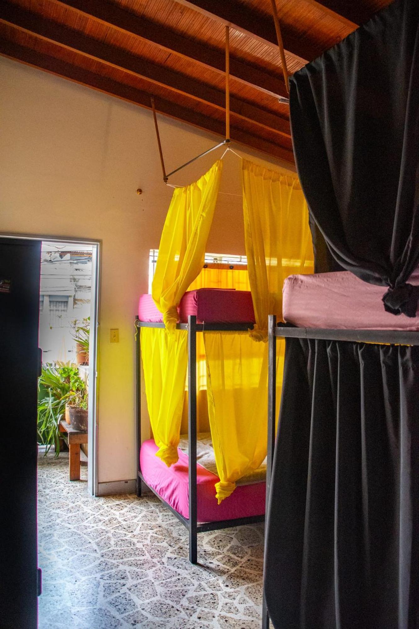 Casa Almarita - Hostal, Bar Y Restaurante 메딜린 외부 사진