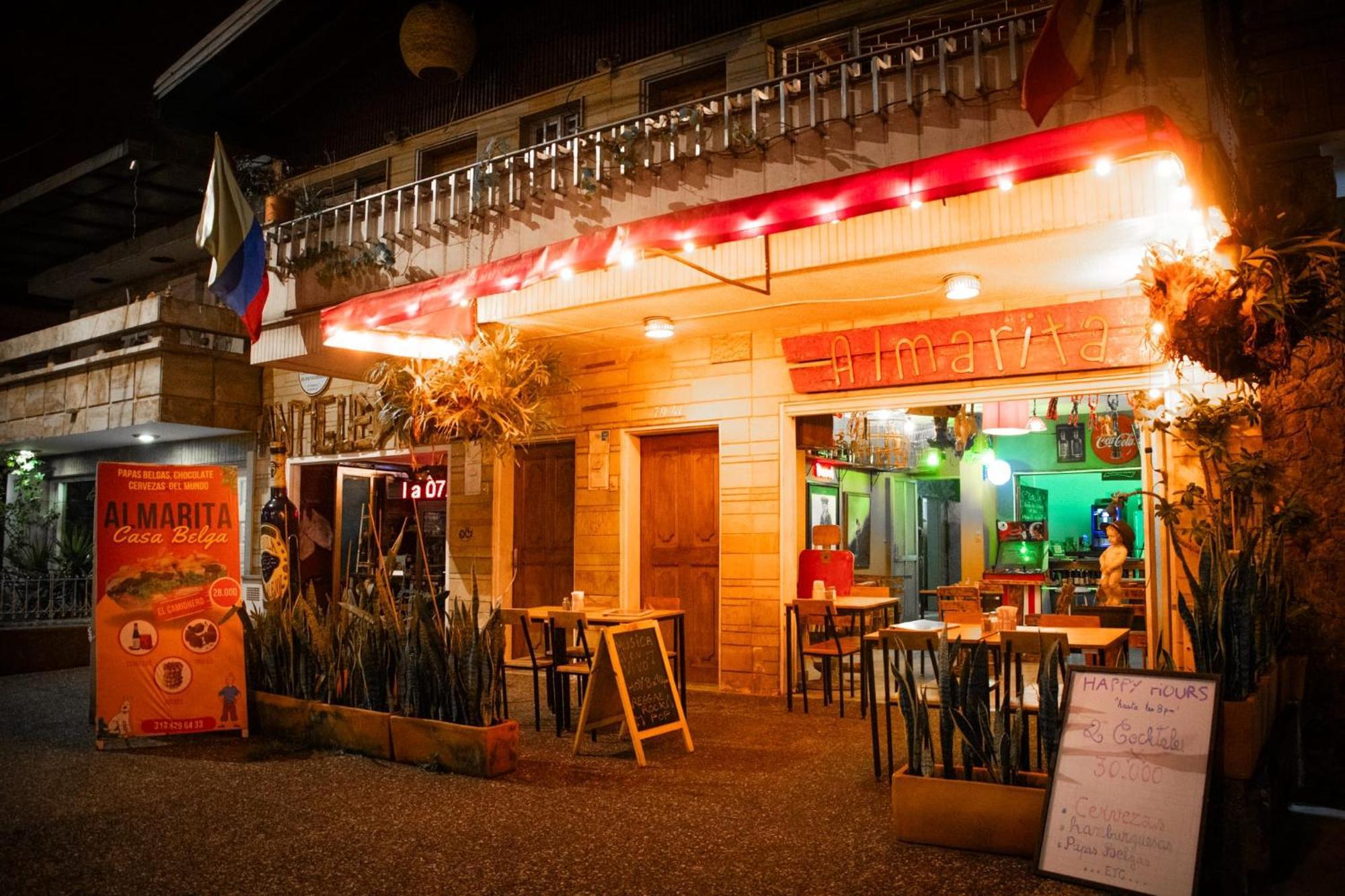 Casa Almarita - Hostal, Bar Y Restaurante 메딜린 외부 사진